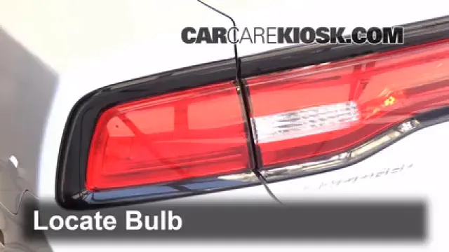 2013 Dodge Charger SE 3.6L V6 FlexFuel Éclairage Feux de marche arrière (remplacer une ampoule)